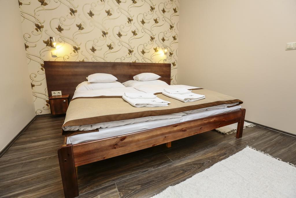 Granatalma Vendeghaz Hotel Fehervarcsurgo Room photo