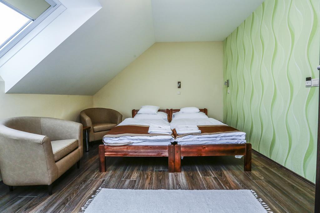 Granatalma Vendeghaz Hotel Fehervarcsurgo Room photo