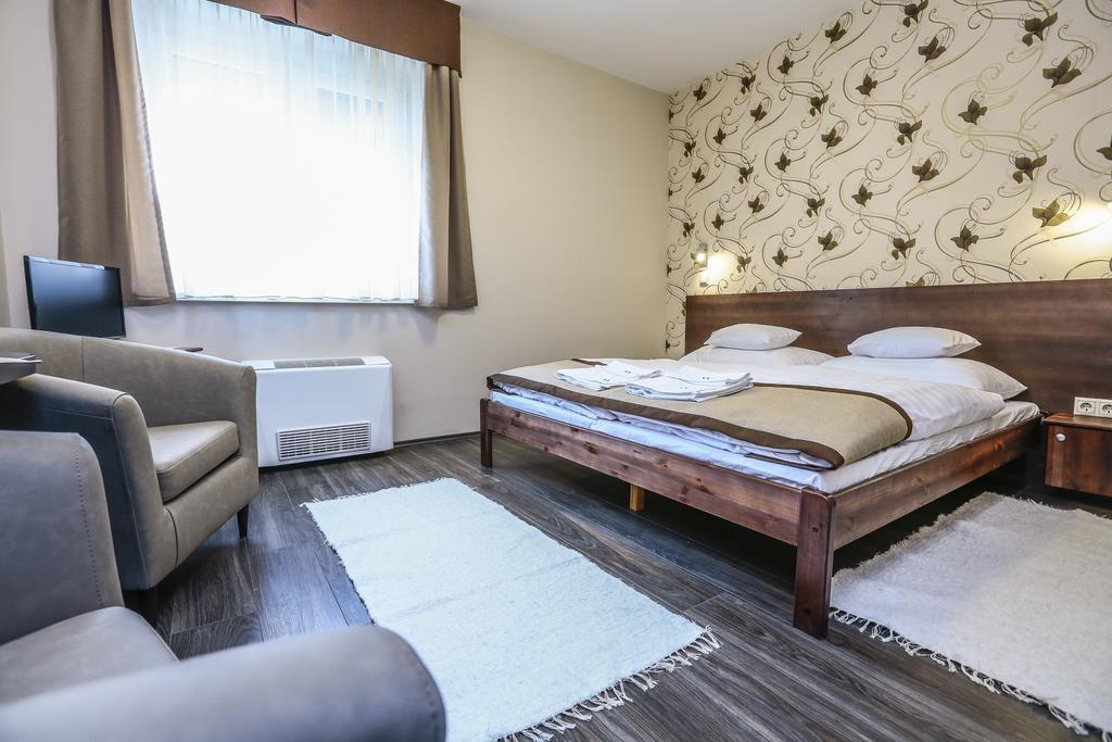 Granatalma Vendeghaz Hotel Fehervarcsurgo Room photo