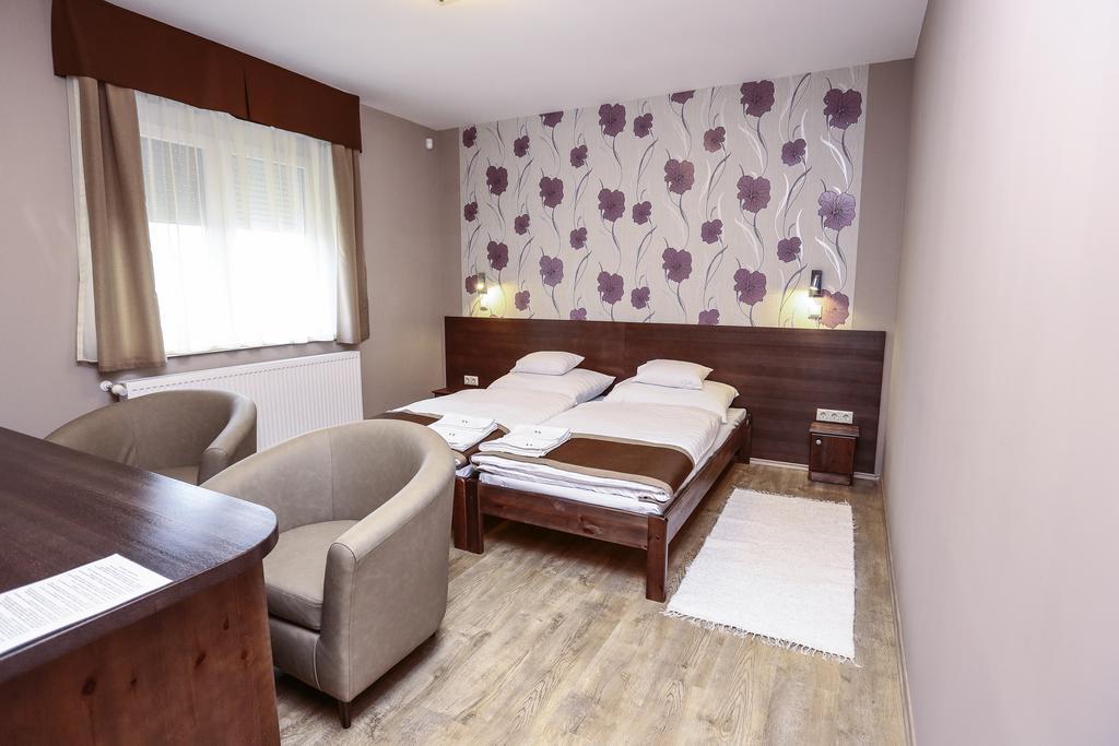 Granatalma Vendeghaz Hotel Fehervarcsurgo Room photo